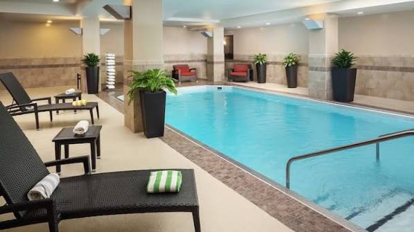 * Embassy Suites Downtown St. Louis
