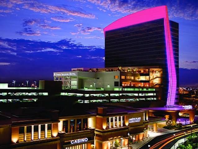 * Four Seasons Hotel St. Louis