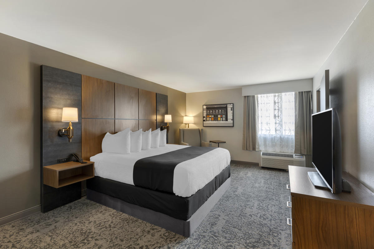 Best Western Plus - Charles Hotel