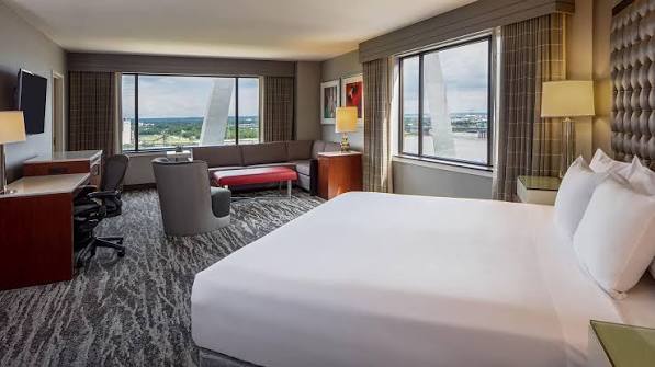 * Hyatt Regency at the Arch St. Louis