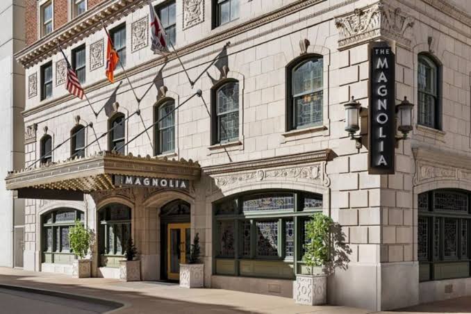 * Magnolia Hotel by Marriott St. Louis