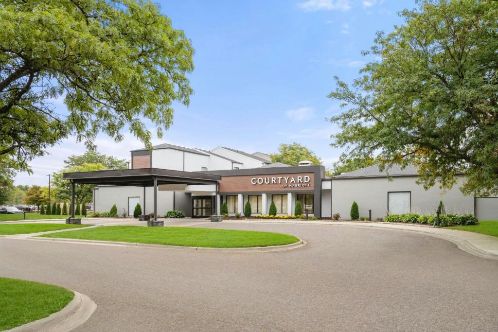 Booking.com photo of Courtyard Detroit Metro Airport Romulus