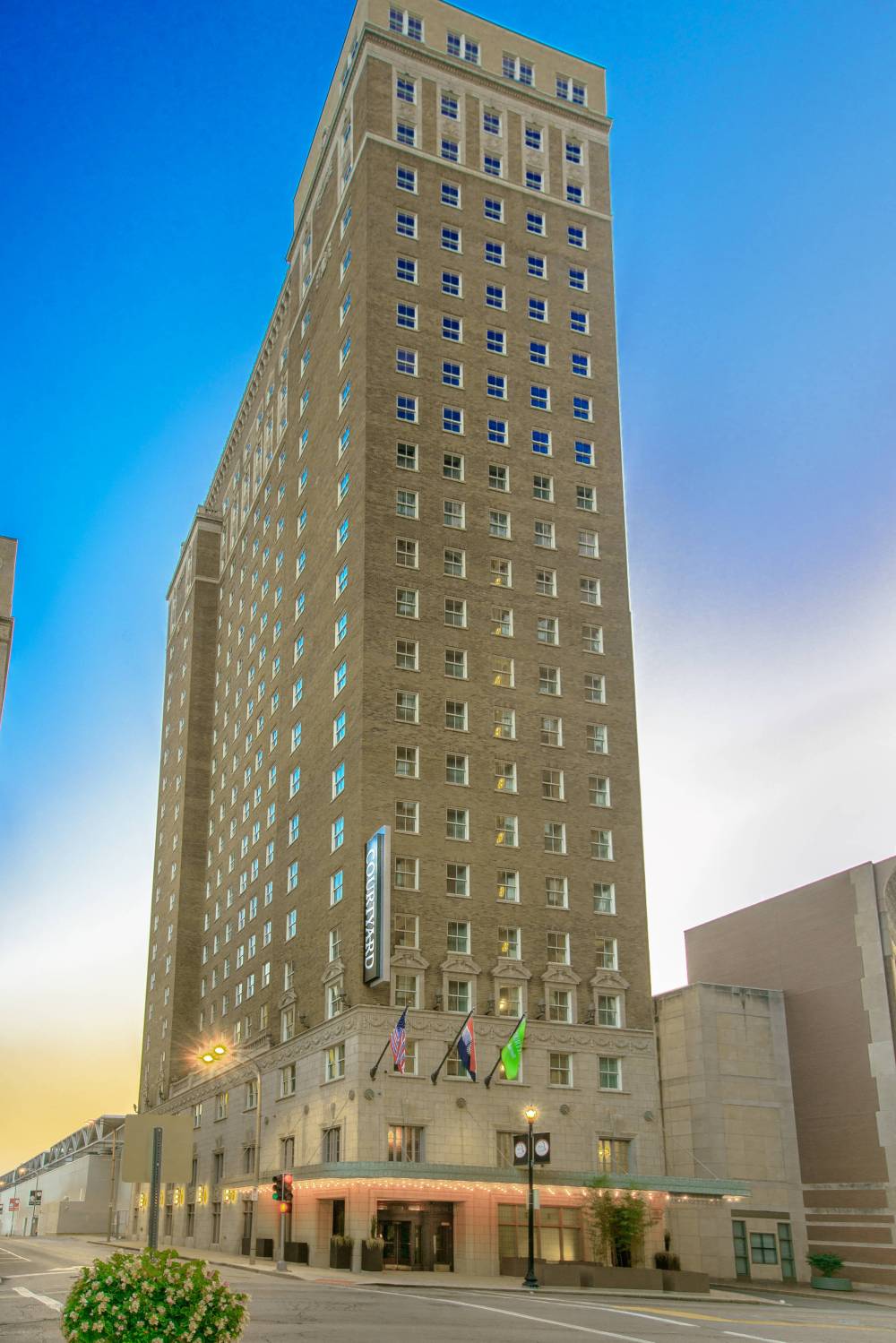 * Courtyard by Marriott Downtown Convention Center St. Louis