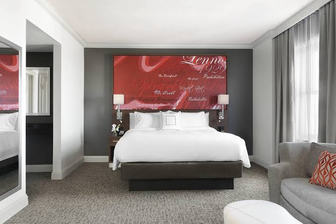 * Courtyard by Marriott Downtown Convention Center St. Louis