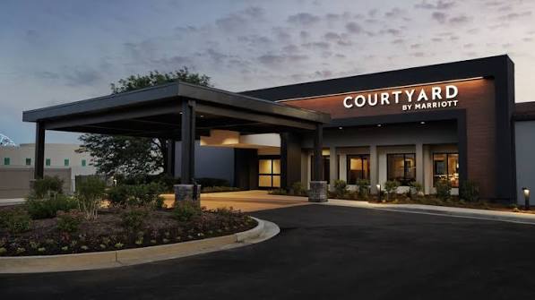 * Courtyard by Marriott Downtown West St. Louis