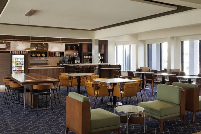 * Courtyard by Marriott Downtown West St. Louis