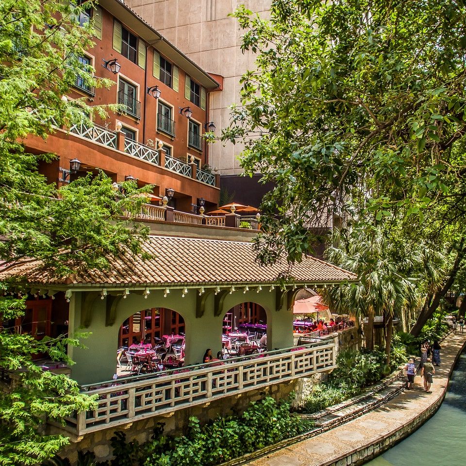 Hotel Valencia Riverwalk exterior