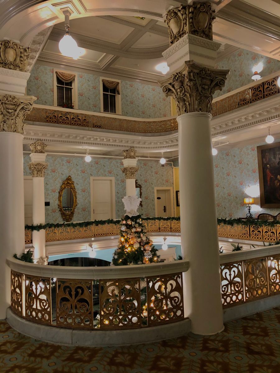 Menger Hotel exterior