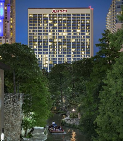 San Antonio Marriott Riverwalk guest accommodations