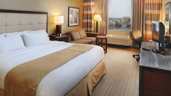 DoubleTree by Hilton Westport St. Louis