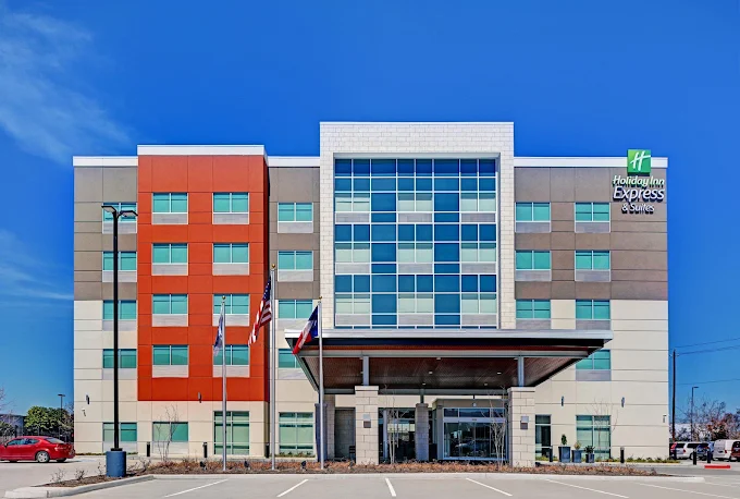 Holiday Inn Express & Suites Houston Memorial-City Centre